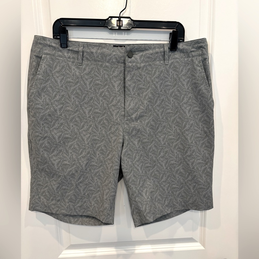 Faherty All Day Short 9” gray print. New without tags. 35